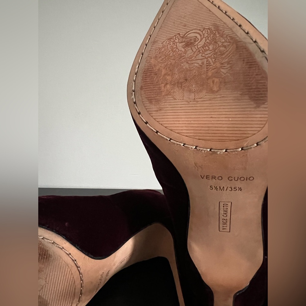 Vince Camuto Burgundy Velvet Pumps Heels 3.5” Size 5.5 - Elegant Party Holiday - Picture 8 of 10